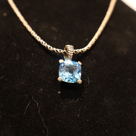 Perfect necklace with a beautiful blue Topaz and white Sapphires - Picture 2 of 7